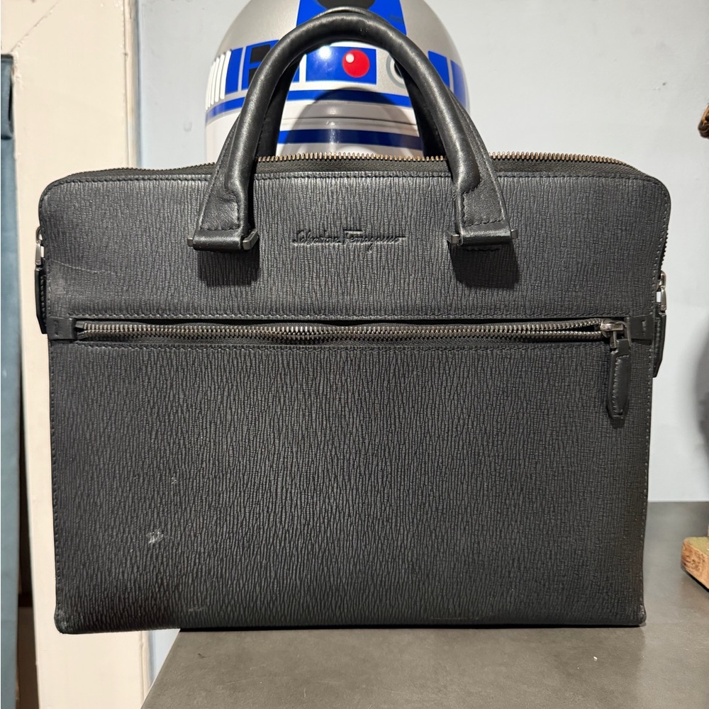 Salvatore Ferragamo
Revival 3.0 Slim Leather Briefcase